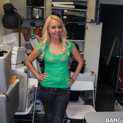 Aaliyah Love en 'Bangbros' Follando en la trastienda con Aaliyah Love (Miniatura 1)