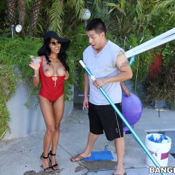Anya Ivy en Una belleza sureña de ébano se folla a su chico de la piscina (foto 66) Anya Ivy en 'Bangbros' Una belleza sureña de ébano se folla a su chico de la piscina (Miniatura 66)