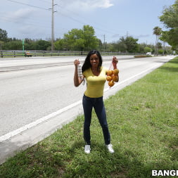 Anya Ivy en 'Bangbros' Pequeña latina caliente con grandes tetas (Miniatura 65)