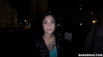 Bonnie Rotten में 'Squirts In Public!'