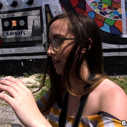 Charlie Stevens en 'Bangbros' Amateur con gafas se deja follar en BangBus (Miniatura 231)