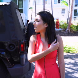 Elle Monela en 'Bangbros' El paseo perfecto de la vergüenza (Miniatura 66)