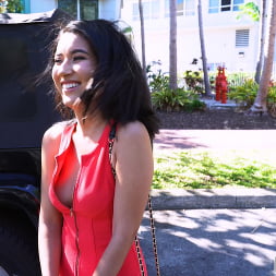 Elle Monela en 'Bangbros' El paseo perfecto de la vergüenza (Miniatura 99)