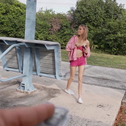 Erica Candfield en 'Bangbros' A Erica le gustan los grandes (Miniatura 41)