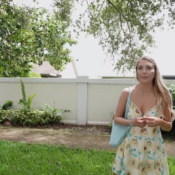 Harper Hill en 'Bangbros' Intercambio de bragas por pene (Miniatura 159)