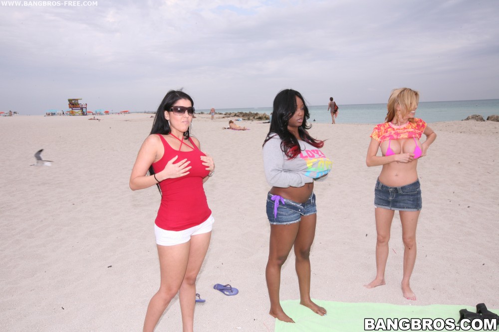 Bangbros 'FuckTeam Beach Time!' starring Jada Fire (Photo 1)