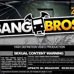 Kaby Snow en ¡La criada con gran botín, Brandylicious, recibe una polla enorme! (foto 1) Kaby Snow en 'Bangbros' ¡La criada con gran botín, Brandylicious, recibe una polla enorme! (Miniatura 1)