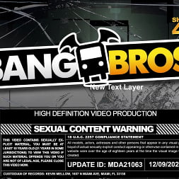 Lady Ana in 'Bangbros' Cleans Potro's cock by squirting on it. (Thumbnail 1)