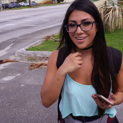 Lexie Banderas en 'Bangbros' Estudiante universitario se estira en el autobús (Miniatura 34)