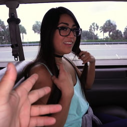 Lexie Banderas en 'Bangbros' Estudiante universitario se estira en el autobús (Miniatura 170)