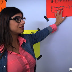 Mia Khalifa in BJ Lessons (Photo 36) Mia Khalifa in 'Bangbros' BJ Lessons (Thumbnail 36)