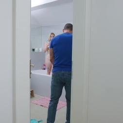 Molly Cute en 'Bangbros' Anal sobre mi compañero de cuarto (Miniatura 106)