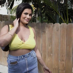 Nola Bell Faiyez en 'Bangbros' Turista guarrilla folla por dinero extra (Miniatura 66)