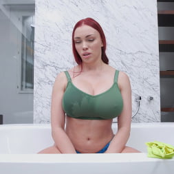 Octokuro en 'Bangbros' Pelirroja voluptuosa limpia una polla negra (Miniatura 444)
