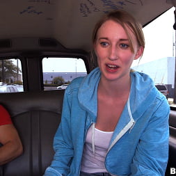 Riley Reynolds en 'Bangbros' Chica sin hogar se deja follar por una nueva vida. (Miniatura 900)