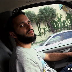 Ryan Grey en 'Bangbros' Un corredor cualquiera termina siendo follado (Miniatura 1)