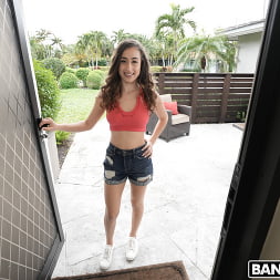 Scarlett Page en 'Bangbros' Necesito mi polla matutina... quiero decir café (Miniatura 1)