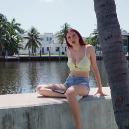 Scarlett Rose en 'Bangbros' Gets Vacation Dick (Miniatura 58)