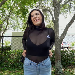 Selene Sinclair en 'Bangbros' Primera cita en el autobús (Miniatura 205)