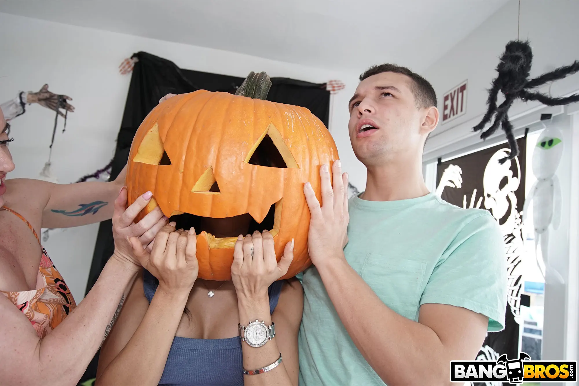 ▷ Tia Cyrus in Swalloween Treat (Photo 184) | Bangbros