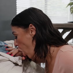 Venus Valencia in Help Me Stepmom! (Photo 80) Venus Valencia in 'Bangbros' Help Me Stepmom! (Thumbnail 80)