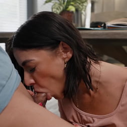 Venus Valencia in Help Me Stepmom! (Photo 160) Venus Valencia in 'Bangbros' Help Me Stepmom! (Thumbnail 160)