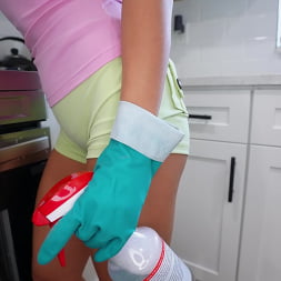 Vivienne Vo in Gets Fucked While Cleaning (Photo 59) Vivienne Vo in 'Bangbros' Gets Fucked While Cleaning (Thumbnail 59)