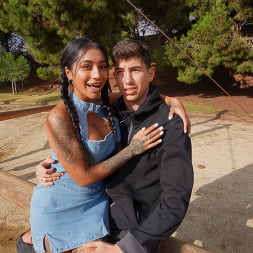 Yasmina Khan en 'Bangbros' Eyaculando fuera (Miniatura 150)