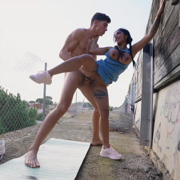 Yasmina Khan en 'Bangbros' Eyaculando fuera (Miniatura 400)